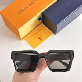 Picture of Louis Vuitton Sunglasses _SKUfw76721204fw